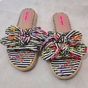Betsy Johnson Jazzy  Espadrills Sandals